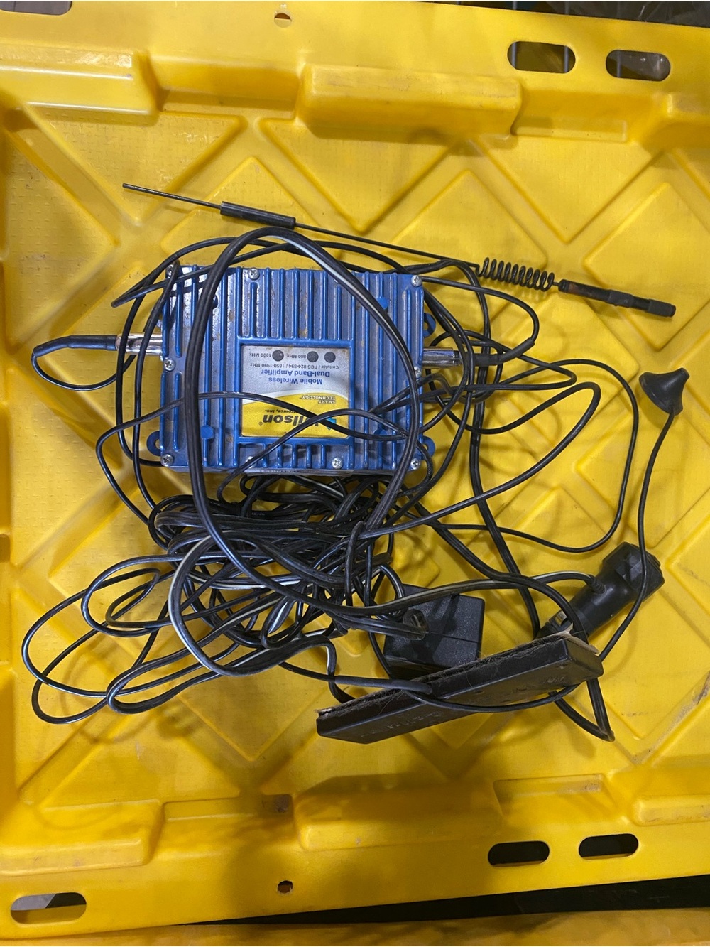 Wilson Blue Cellular Signal Booster with Cables